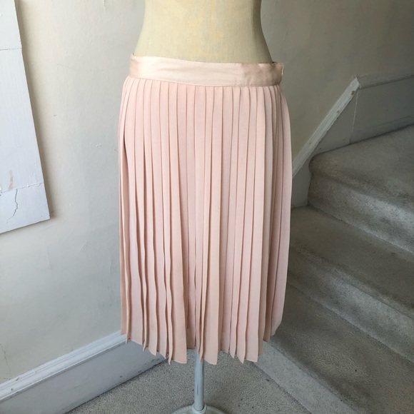 Club Monaco Dresses & Skirts - Club Monaco Pleated Skirt